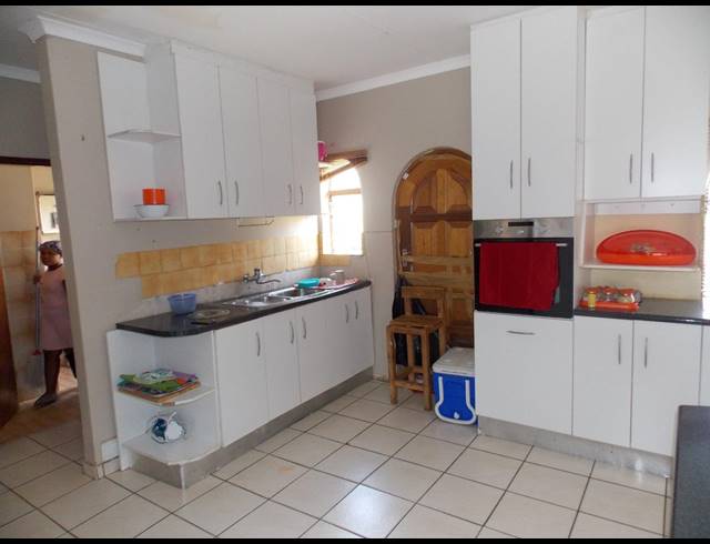 3 BEDROOM HOUSE SOLD IN THE ORCHARDS